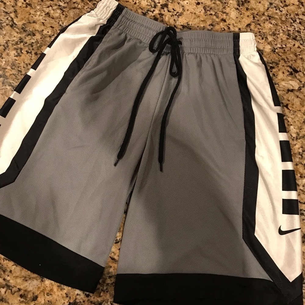 👟NIKE DRI FIT Shorts - Picture 1 of 7